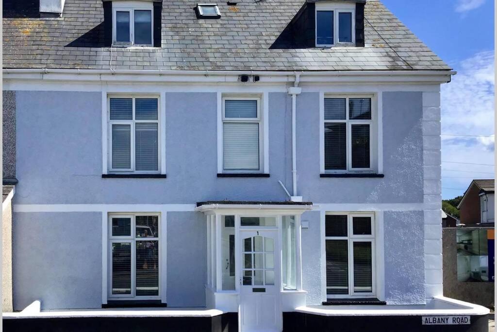 Large 5 Bed 3 Bath House 300 Meters From Beach And Restaurants New Quay Exteriér fotografie